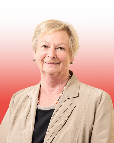 Porträt von Petra Acher, erfahrene Führungskraft im Gesundheits- und Pharmabereich